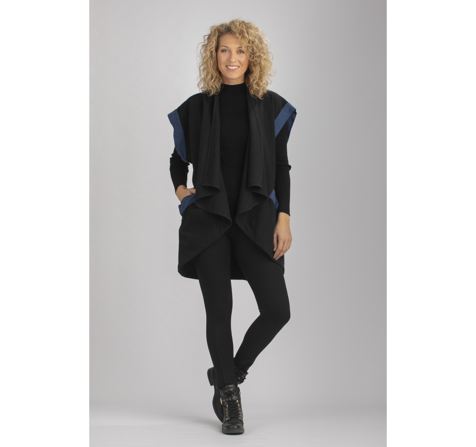 GILET VESTE ALICE SANS MANCHES EN LIN LAINE BICOLORE NOIR ET BLEU INDIGO AVEC PANTALON JUPE CULOTTE COULEUR INDIGO EN LIN EPAIS