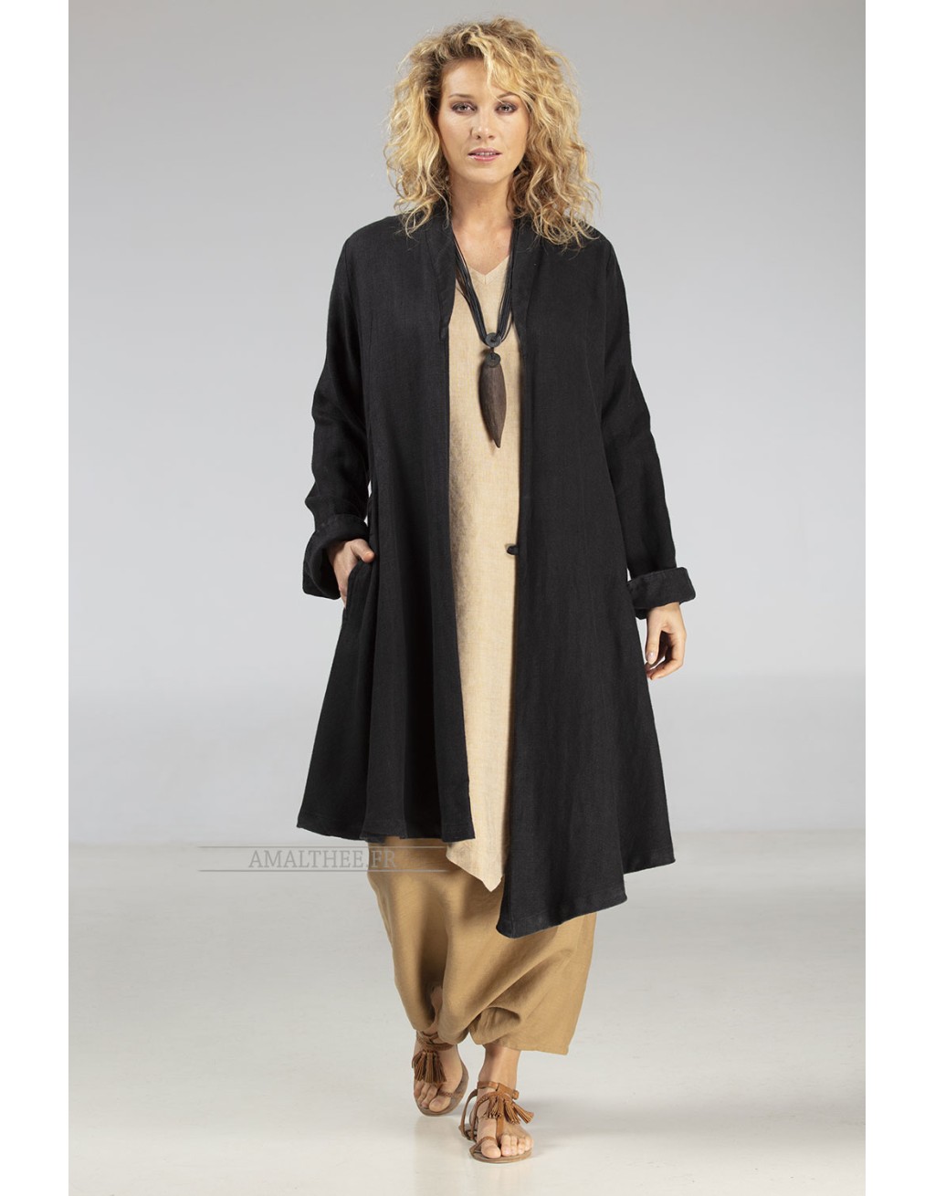 MANTEAU ASYMETRIQUE EN LIN NOIR